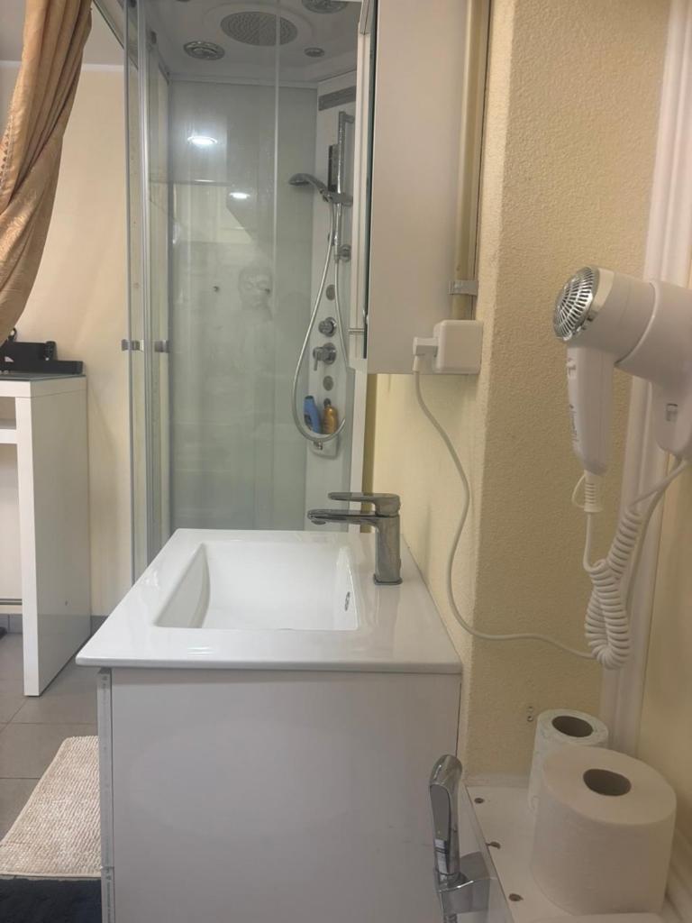 Small Apartments In Lamone المظهر الخارجي الصورة